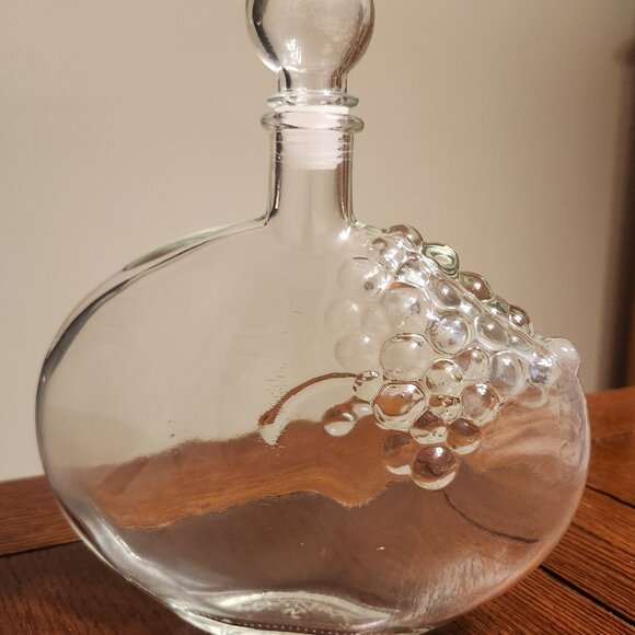 Vintage MOD DEP Glass Decanter embossed w/ grapes on one side - Picture 5 of 7